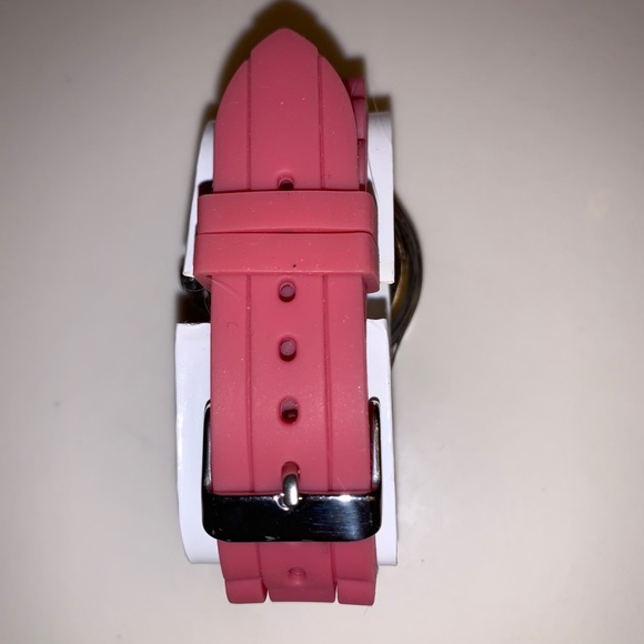 Pink hello kitty watch - Picture 2 of 4